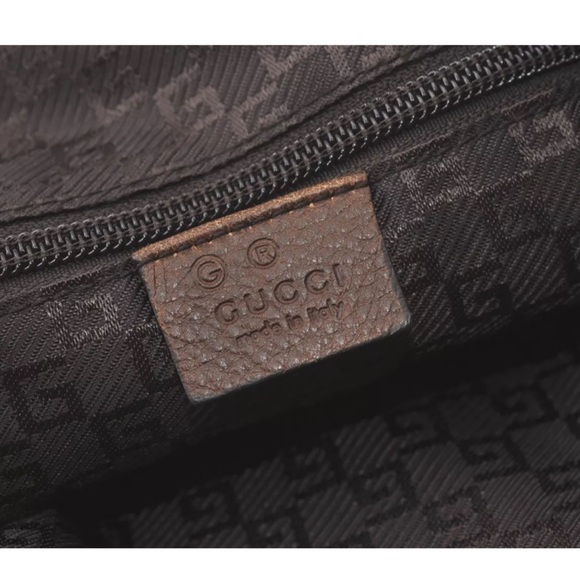 SOLD! Gucci Large Messenger Travel Bag. Cream Canvas. Adjustable Strap. - Picture 6 of 9